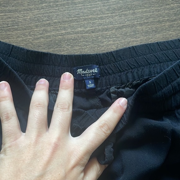 Madewell black joggers size small. Fits like a medium - Picture 2 of 4